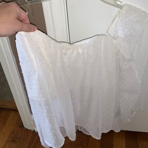Off the shoulder sleeved white top! Size small!